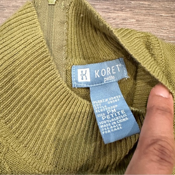 Vintage Koret Women’s Light Green Crew Neck Sweater Top Long Sleeves sz M/P - Picture 4 of 7